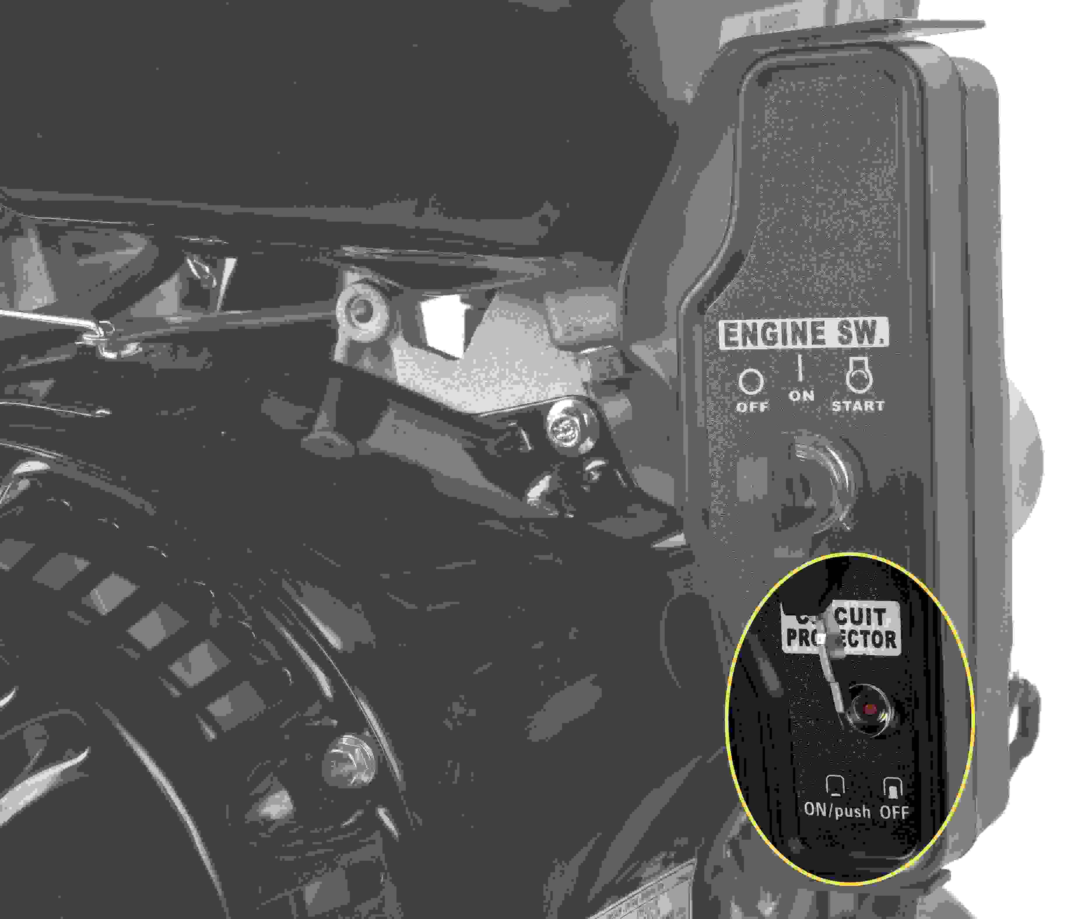 electric_start_with_circuit_breaker_highlighted.jpg